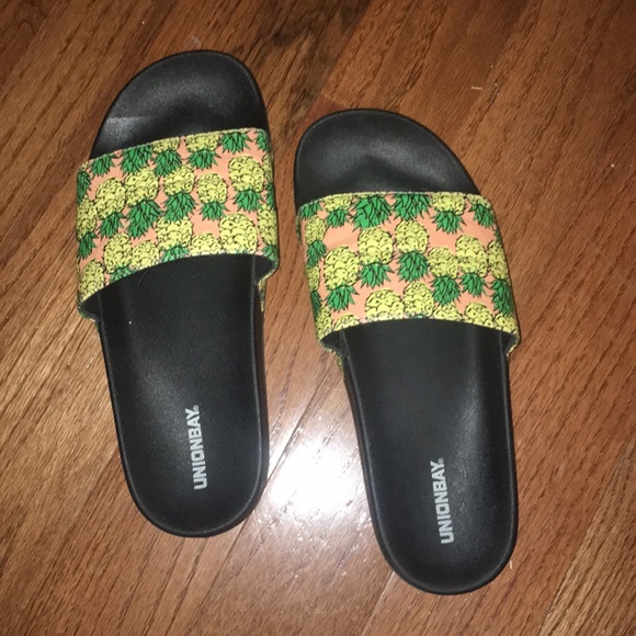 UnionBay Sandals - Picture 1 of 3